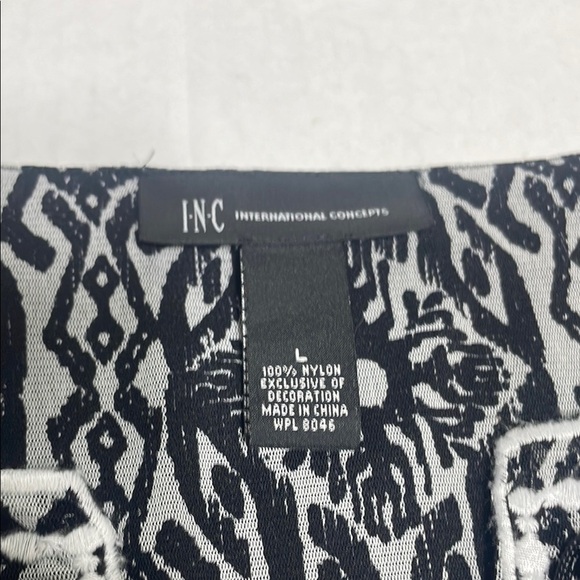 INC Elegant Black and White Geometric Women's Top Large - Picture 2 of 6